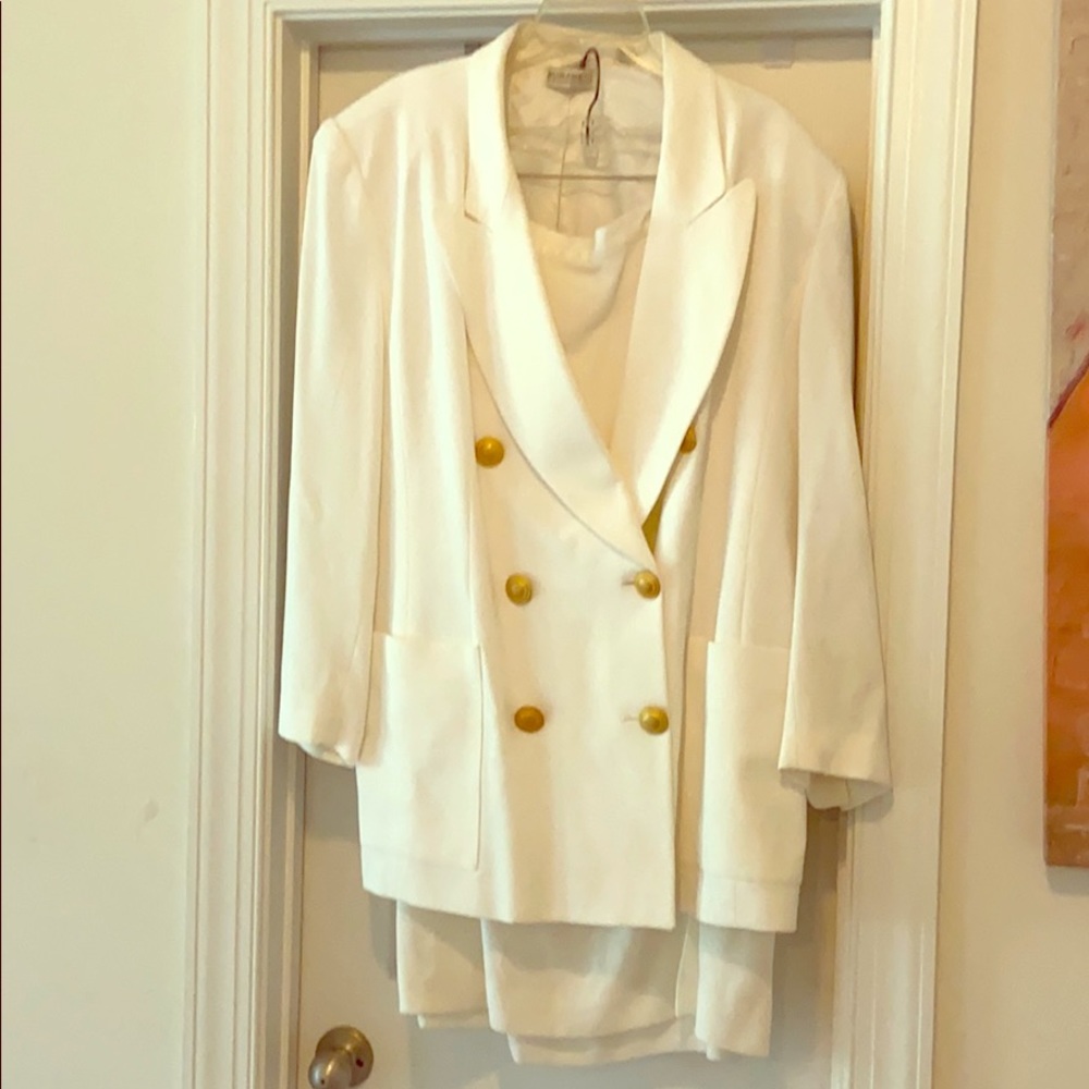Elisabeth (Liz Claiborne) Woman’s Skirt Suit.